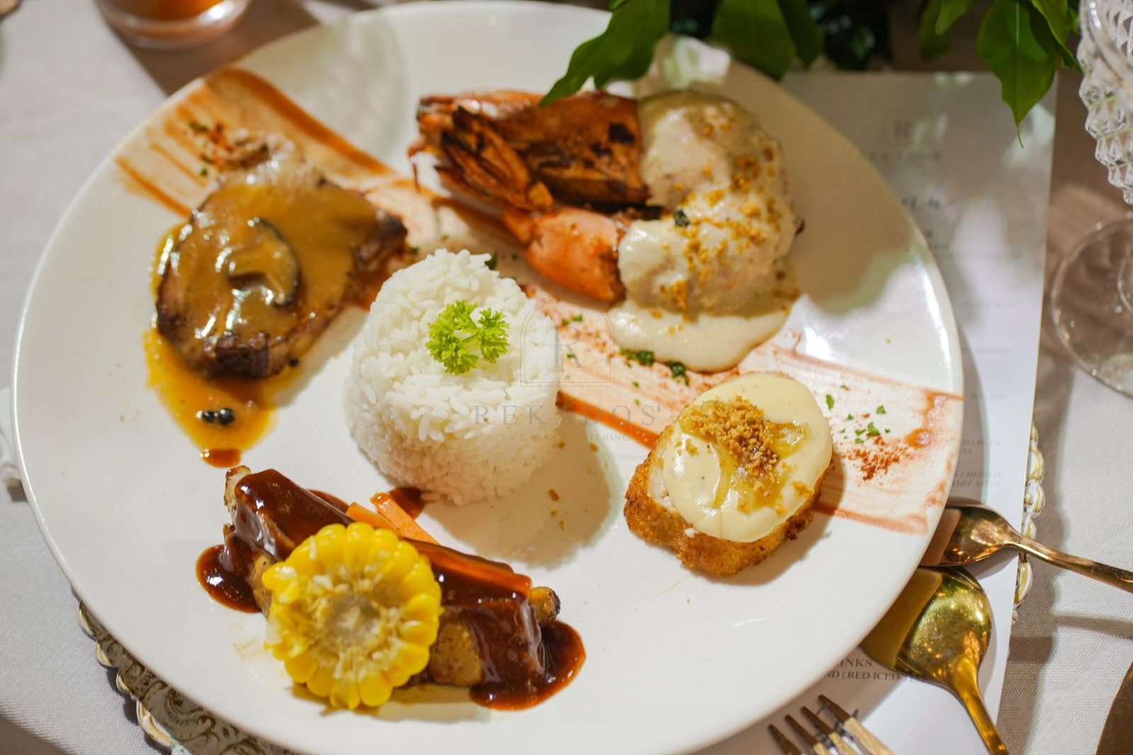 Plated Span-Fil main course, styled on a Rekados tablescape